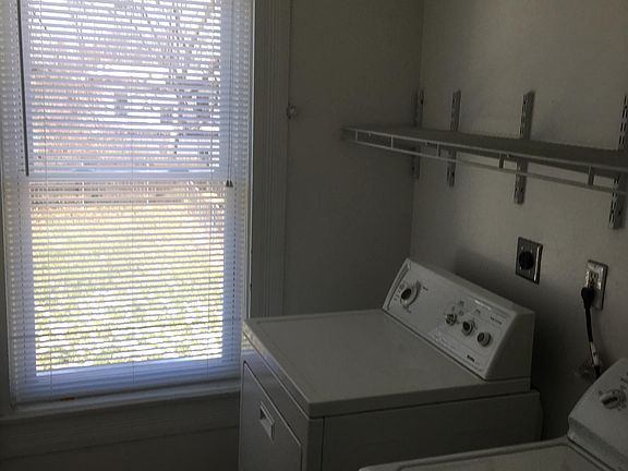 3rd image of 2529 Stanton Ave