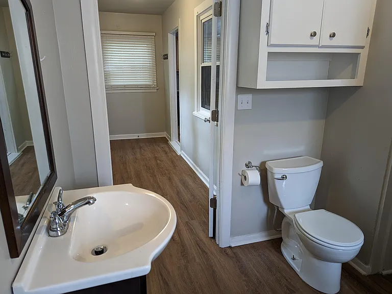 1027 W Apache St — Photo 11