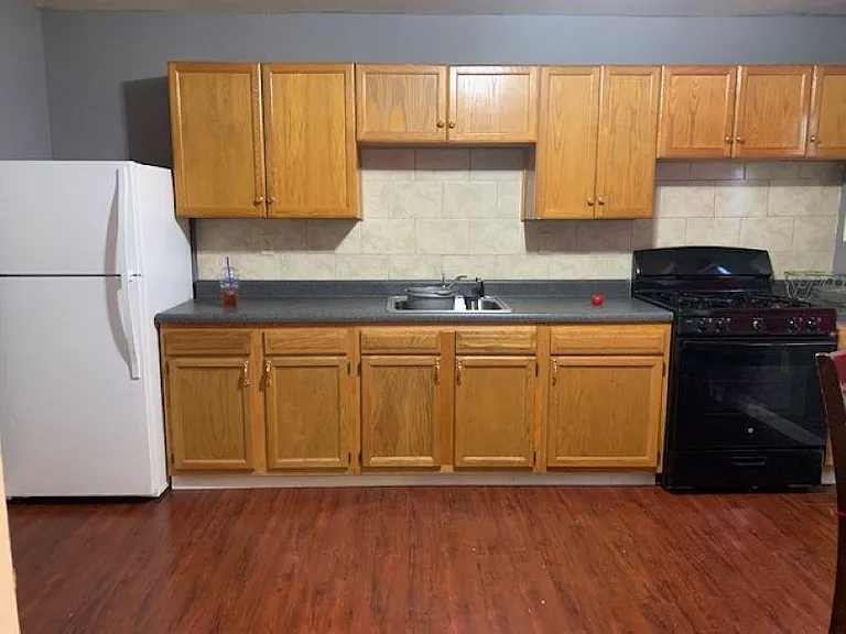 8401 Pioneer Dr — Photo 3