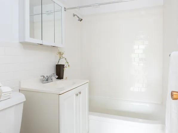 3671 Hudson Manor Terrace image 8 of 13