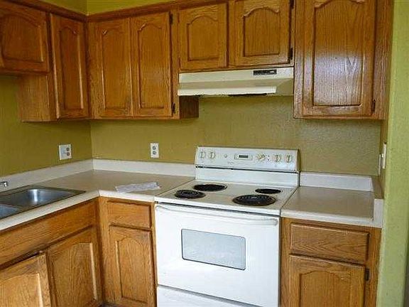 4th image of 215 E Los Valles St