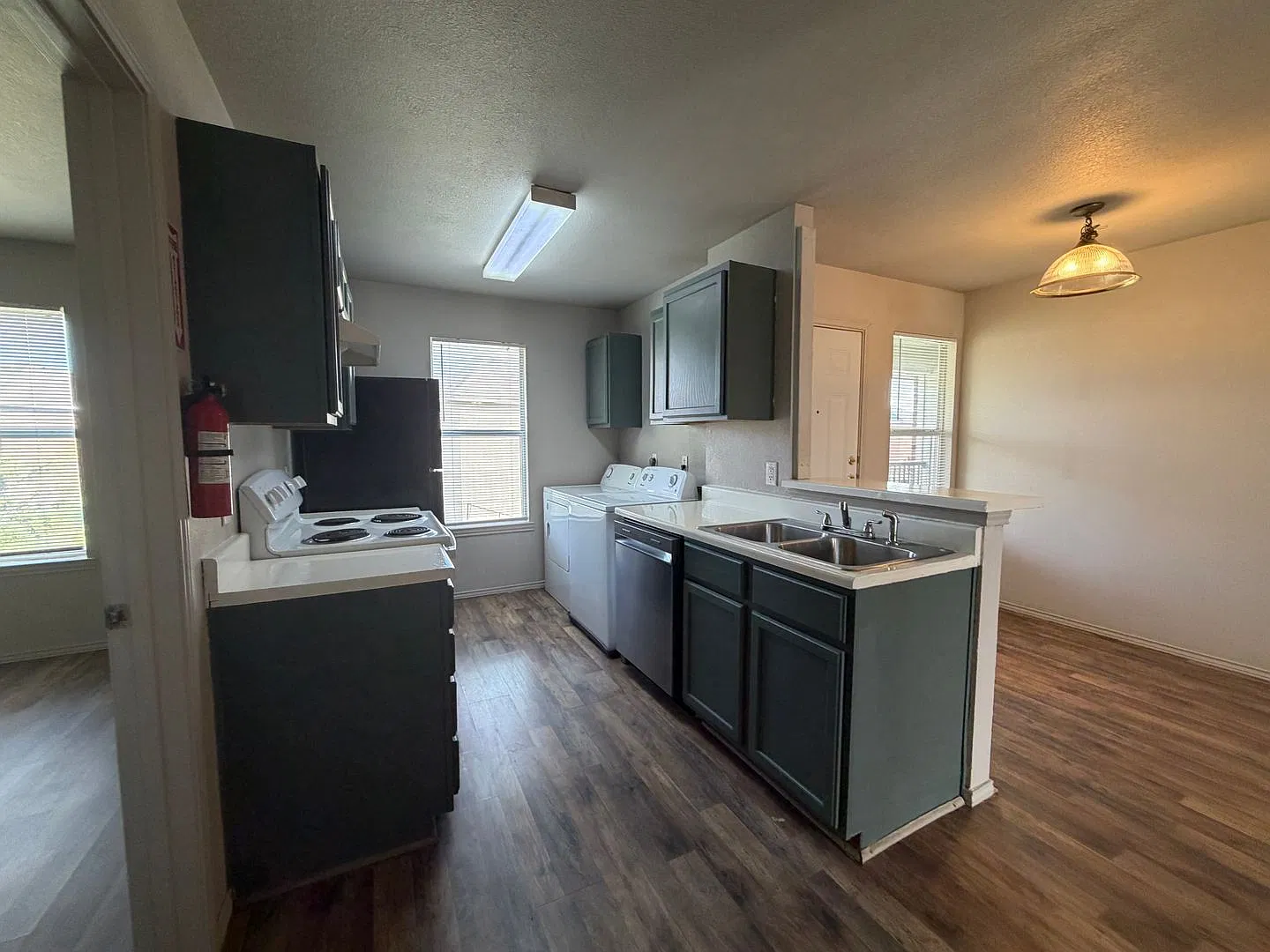 Charming 2-Bedroom Apartment with Spacious Living & Cozy Comfort! — Photo 3