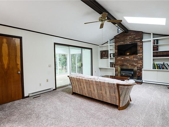 5th image of 576 East Ave