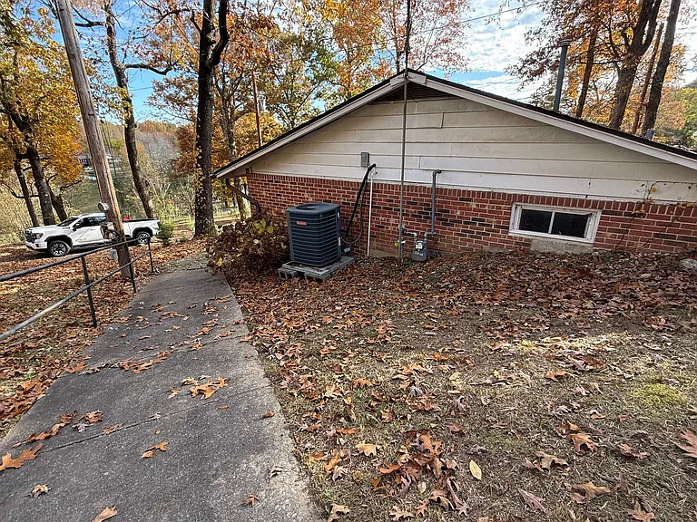 1037 Stringtown Rd — Photo 17