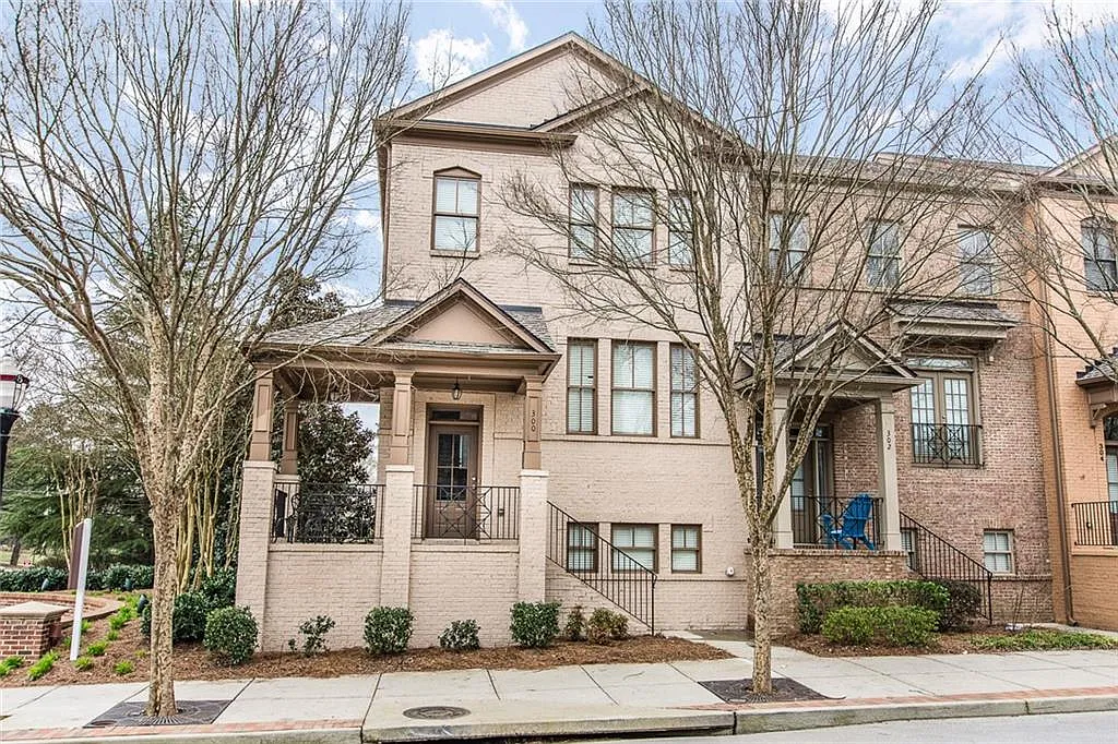 300 Suwanee Ave photo 1