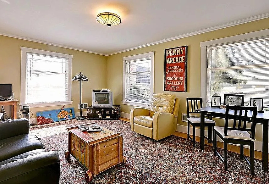 2 bed, 850 sqft, $2,700 — Photo 2