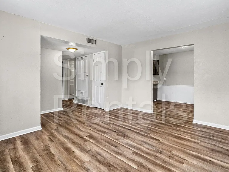 3513 Washington St — Photo 8