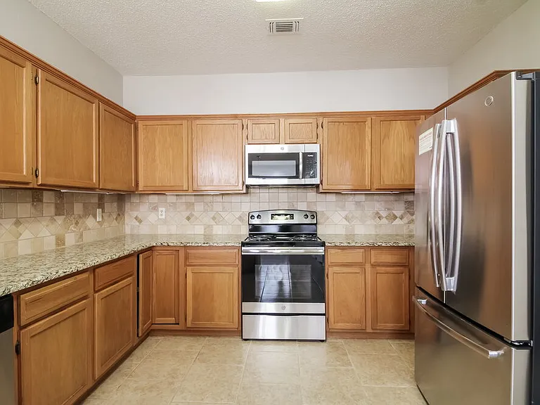 2326 Weatherby Dr — Photo 7