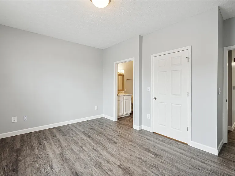 Richmond (Renovated) - 2 Bed / 2 Bath - 1,058 Sq.Ft.
