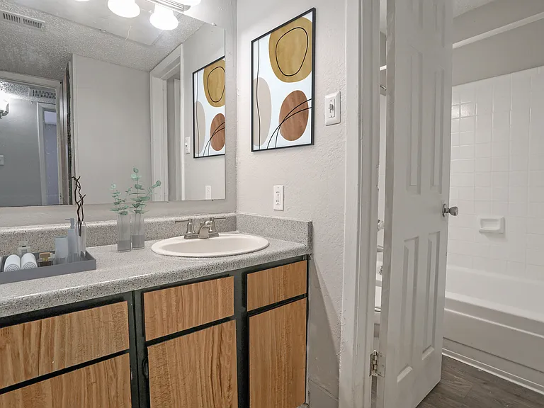 Dakota Apartments — Photo 33