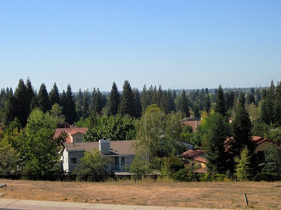 3rd image of 752 Heritage Pl