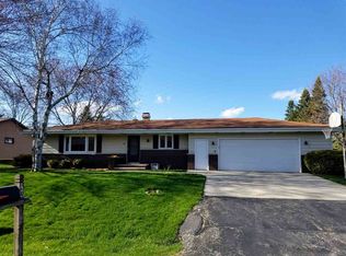 43 W Shoshone Dr, Appleton, WI 54911