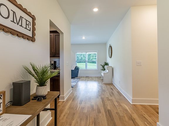 3rd image of 2094 Beverly Ct