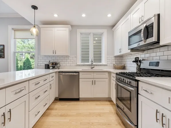 9 Bellflower St APT 1, Dorchester, MA 02125
