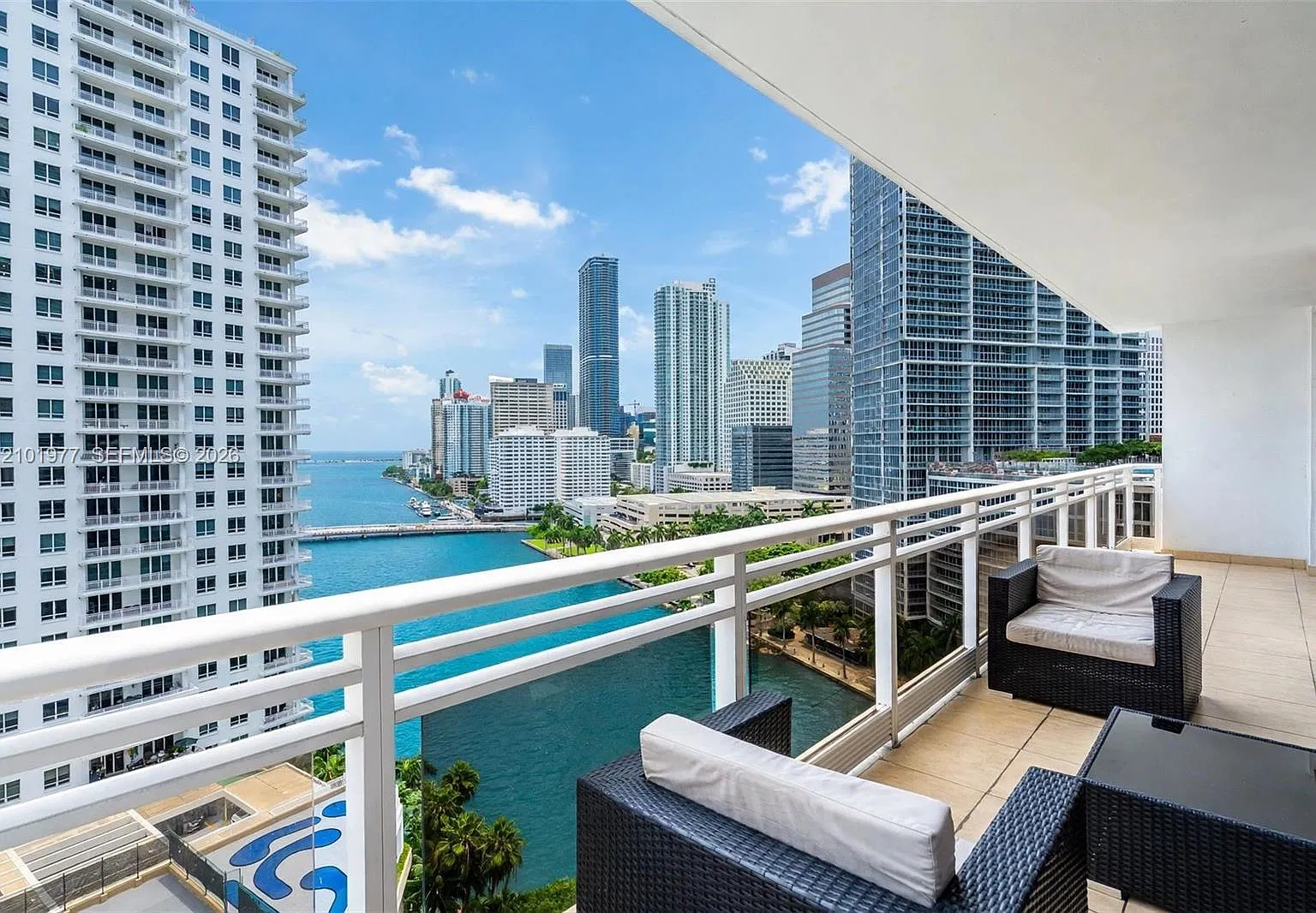 Carbonell Condo — Photo 1