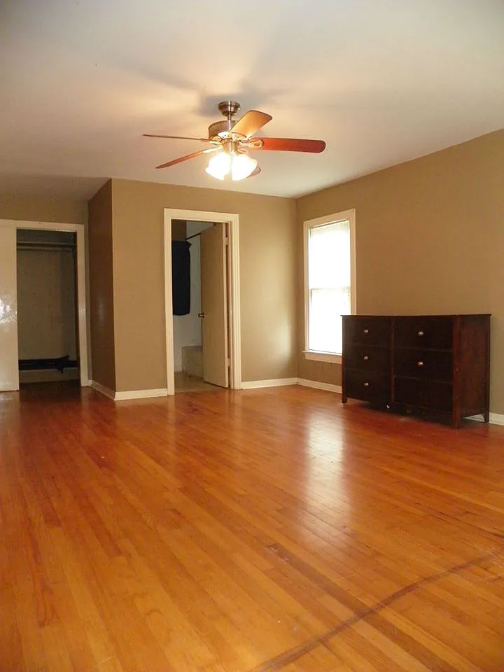 404 Stella Street - 1 — Photo 3