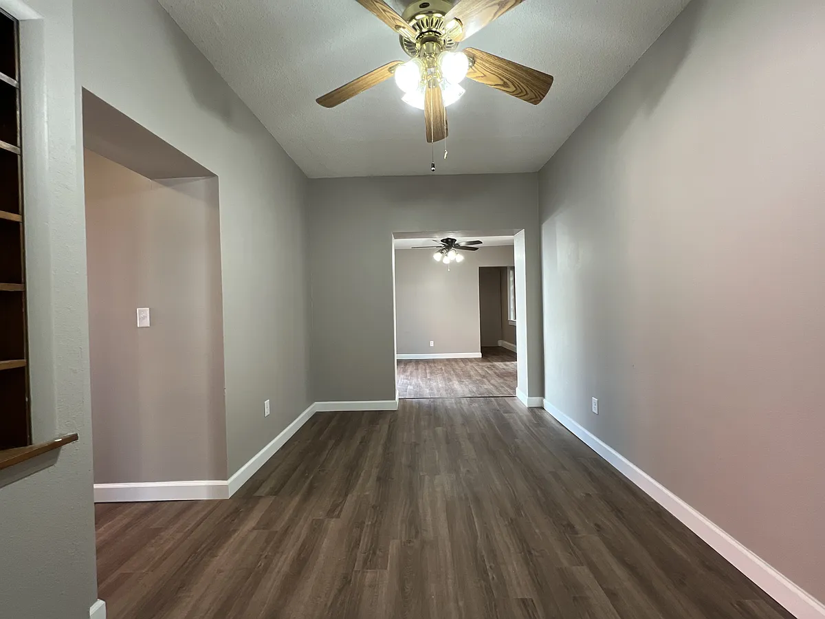 Building Photo - 1404 Iowa St #2