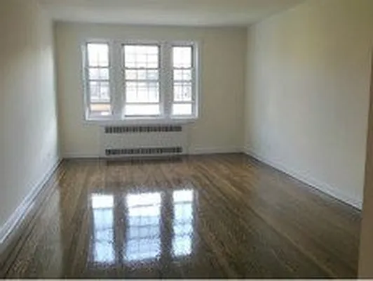 Rented by Eleni Moustakis LREB | media 17