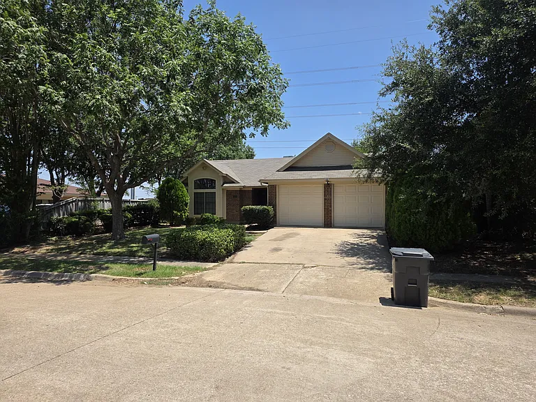 4735 Hollow Tree Dr — Photo 1