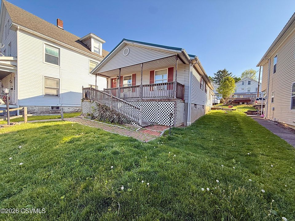 1st image of 684 Queen St