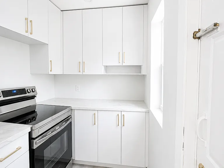 602 SW 13th Ave #D — Photo 2
