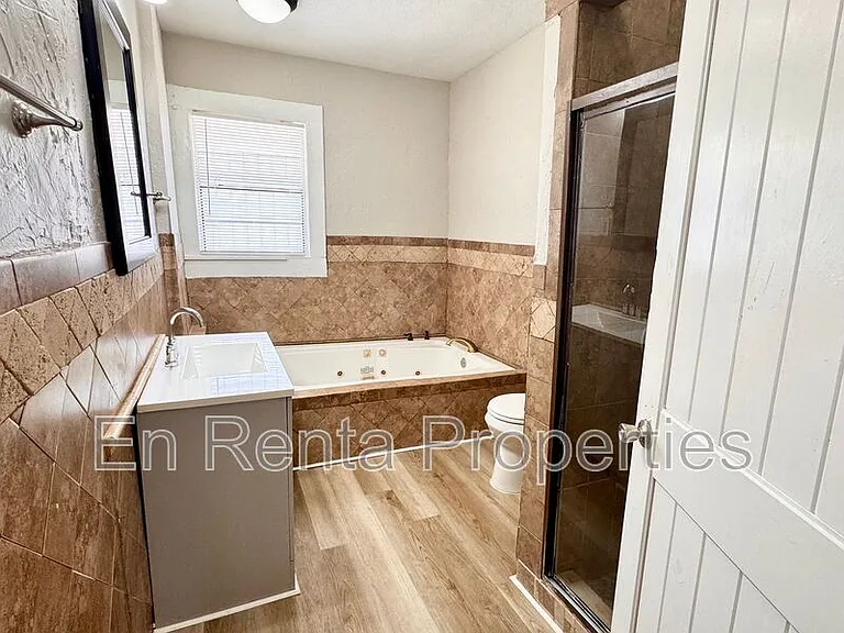 1925 Saint Louis Ave — Photo 14
