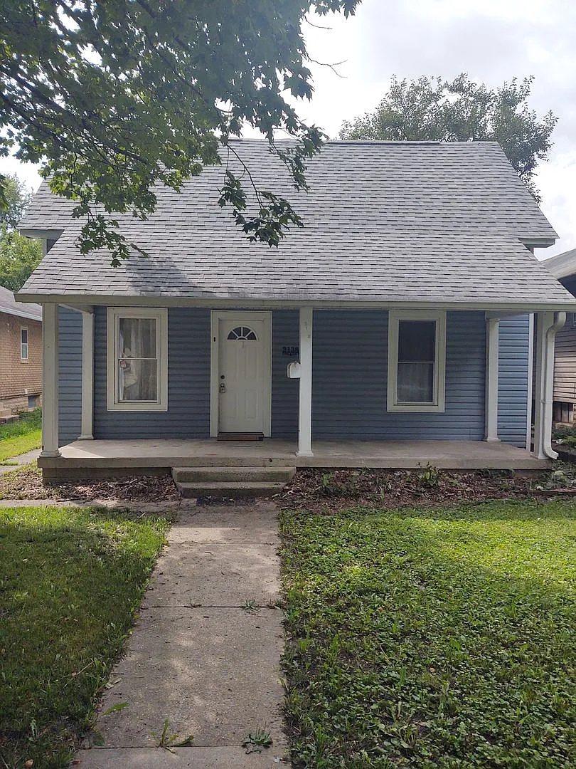 Beautifully Renovated 4-Bedroom Home Near Garfield Park — Photo 1