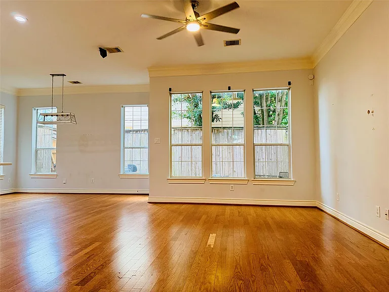 3526 Cline St — Photo 4