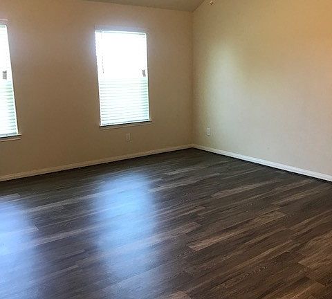 5th image of 527 Wellshire Dr