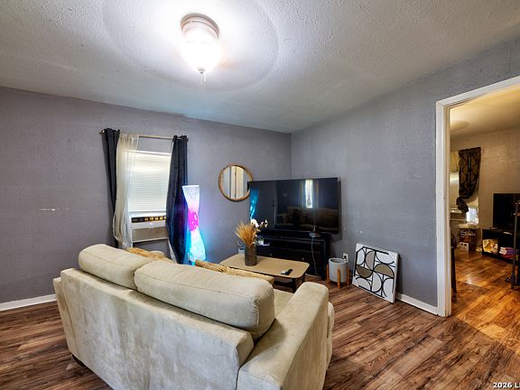 4th image of 502 -504 Shannon Ave.