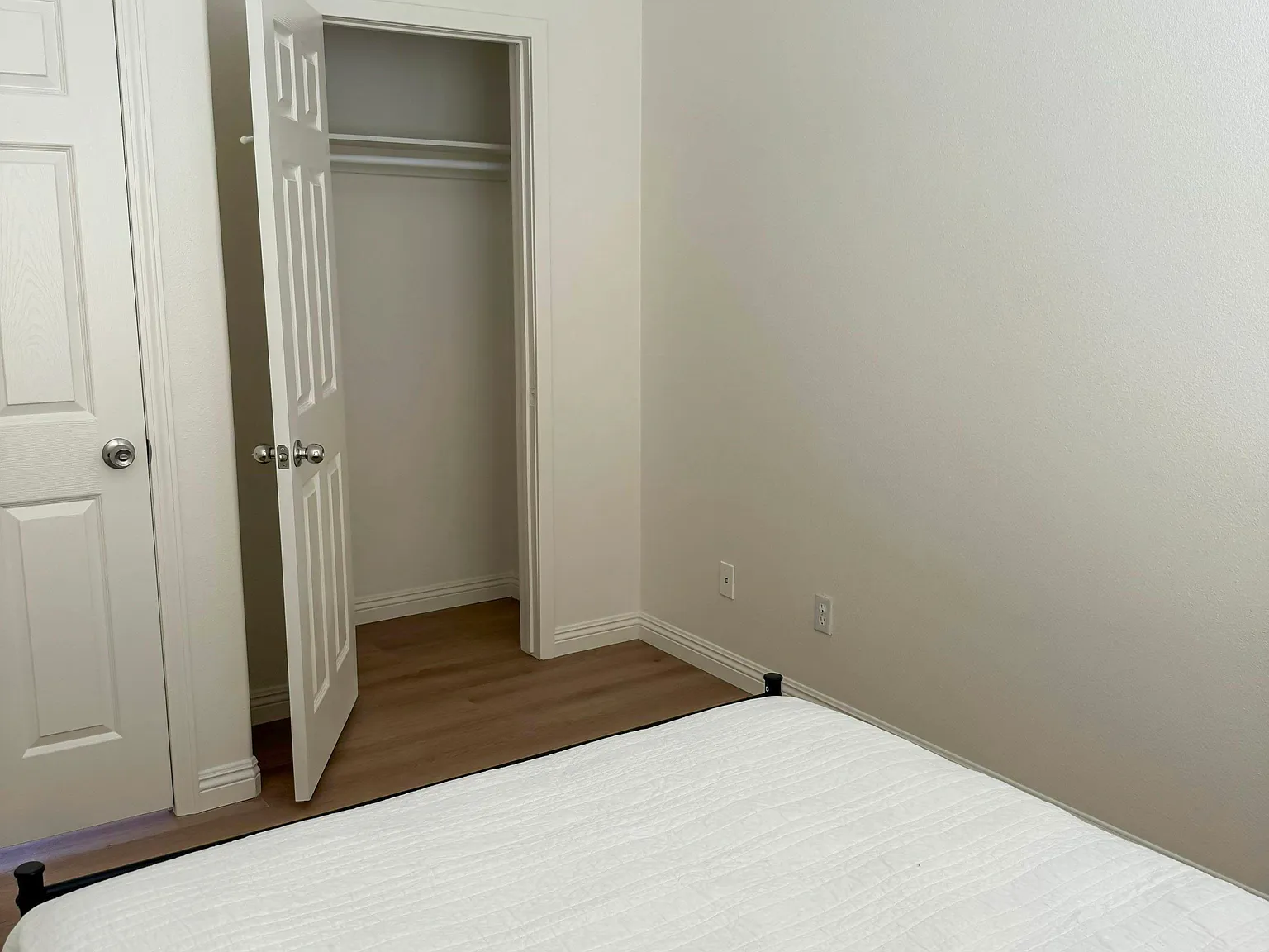 4 bed, 4.0 bath, 3349 sqft, $905 — Photo 2