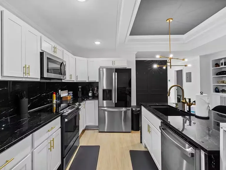 2408 Owen St — Photo 22