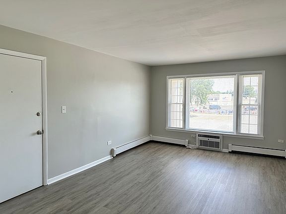 3rd image of 3404 Maple Ave APT 14