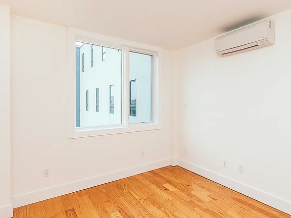 3rd image of 620 Parkside Ave APT 6C