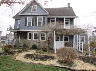 132 W Stiegel St, Manheim, PA 17545