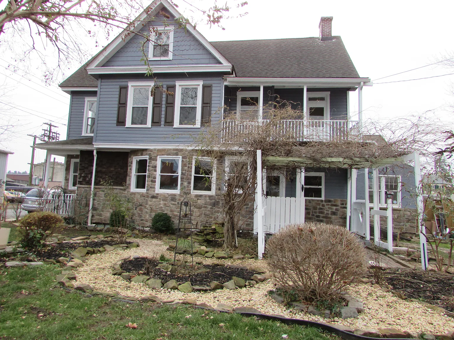 132 W Stiegel St photo 1