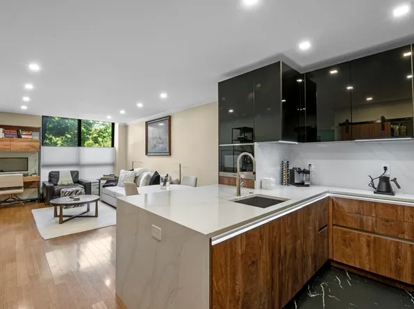 42 8th St APT 1108, Charlestown, MA 02129