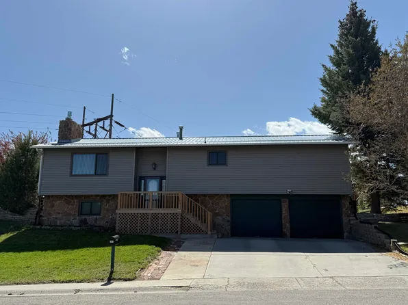 141 Cedar Ridge Dr, Thermopolis, WY 82443