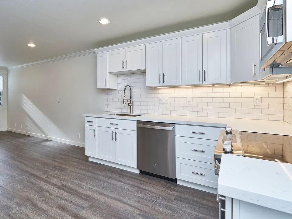 921 2nd Ave #4