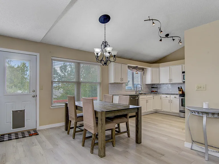 6526 Sproul Ln — Photo 7