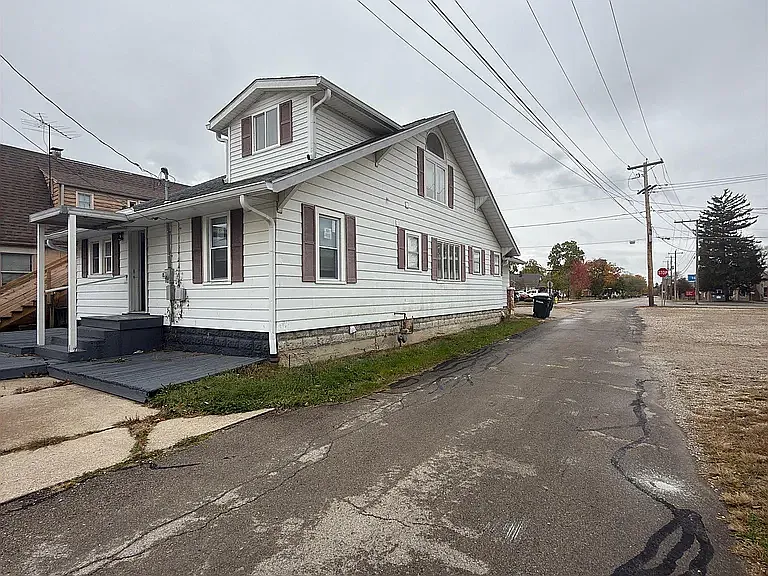 Building Photo - 1520 N Wheeling Ave