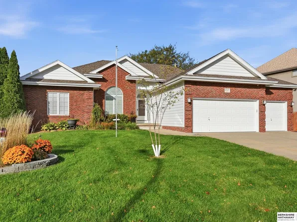 8010 S 93rd St, La Vista, NE 68128