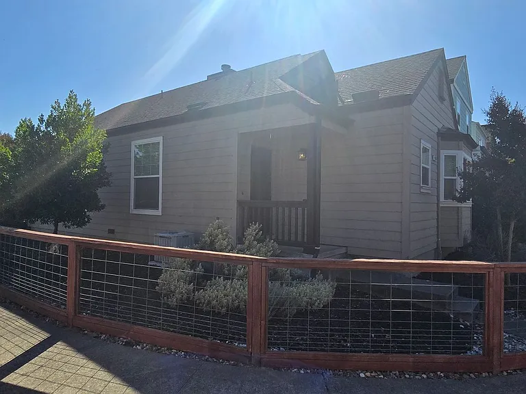 1506 Tammy Way — Photo 3