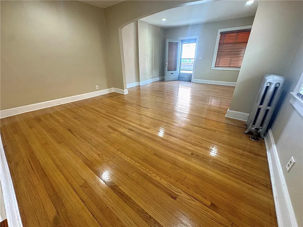 3 bed, 1.0 bath, 1280 sqft, $1,400 — Photo 2