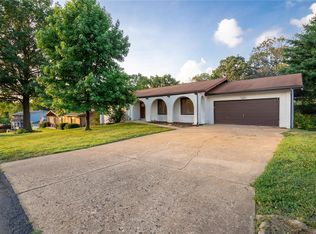 1845 Cottonwood Dr, Imperial, MO 63052