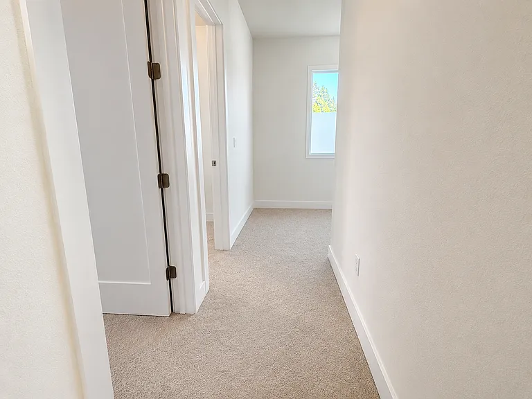 411 Toyama Dr — Photo 23