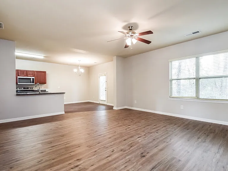 118 Cassady Ln — Photo 5