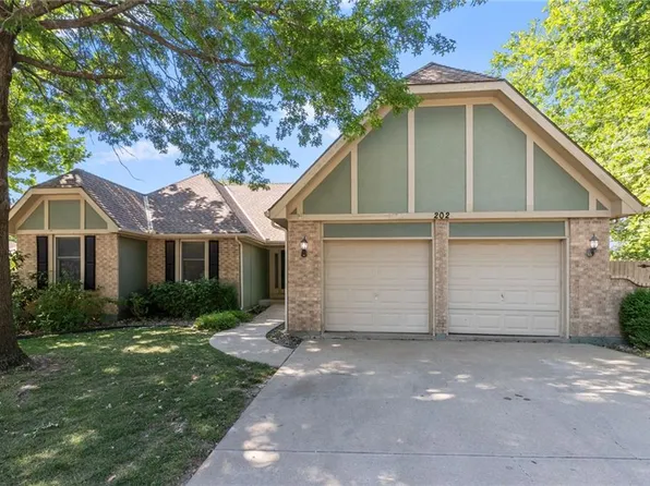 202 N 13th St, Louisburg, KS 66053