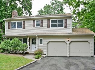22 Rossmore Ter, Livingston, NJ 07039