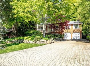 81 Reding Rd, Hamilton, ON L9G1M9